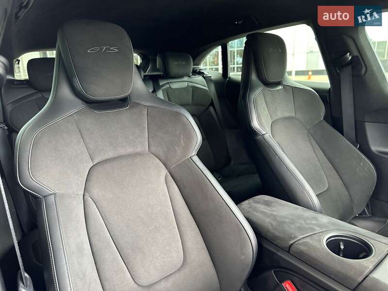 Седан Porsche Taycan 2022 в Києві