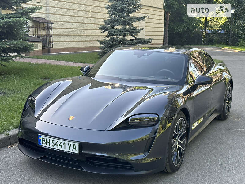 Седан Porsche Taycan 2021 в Києві