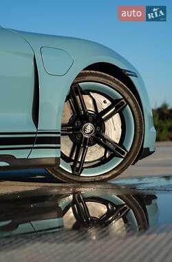 Седан Porsche Taycan 2020 в 