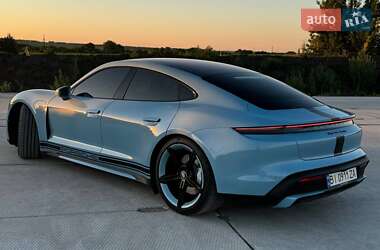 Седан Porsche Taycan 2020 в 