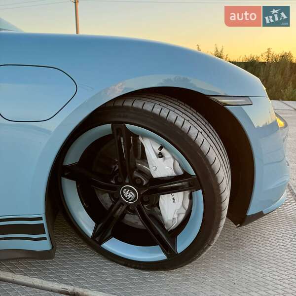 Седан Porsche Taycan 2020 в Полтаве