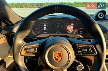 Седан Porsche Taycan 2020 в 