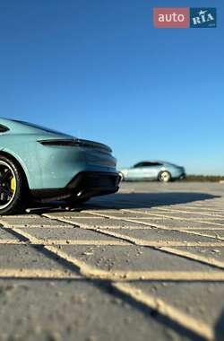 Седан Porsche Taycan 2020 в 
