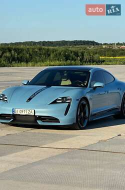 Седан Porsche Taycan 2020 в 