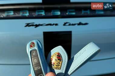 Седан Porsche Taycan 2020 в 