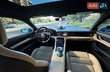 Седан Porsche Taycan 2020 в 