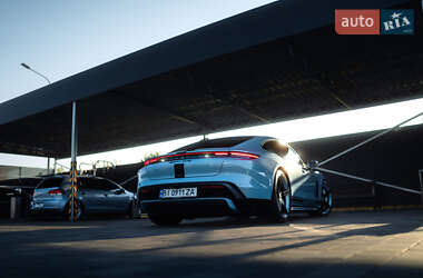 Седан Porsche Taycan 2020 в 