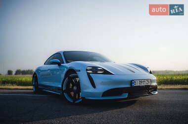 Седан Porsche Taycan 2020 в 