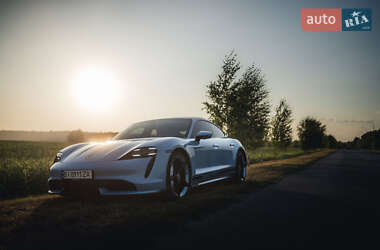 Седан Porsche Taycan 2020 в 