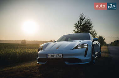 Седан Porsche Taycan 2020 в 