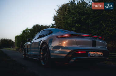 Седан Porsche Taycan 2020 в 