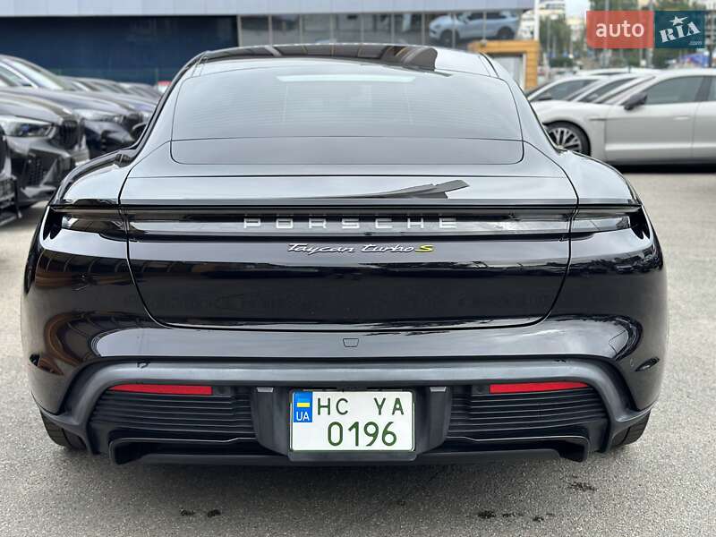 Седан Porsche Taycan 2019 в Києві