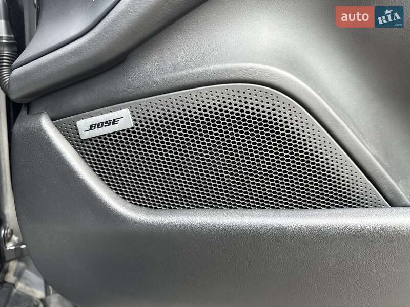 Седан Porsche Taycan 2019 в Києві