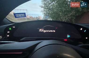 Седан Porsche Taycan 2021 в 