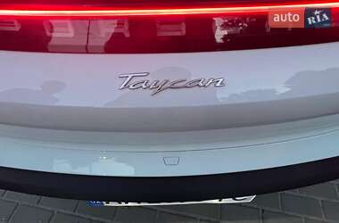 Седан Porsche Taycan 2021 в 