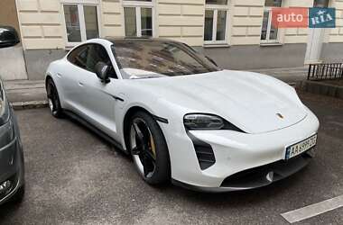 Седан Porsche Taycan 2020 в 