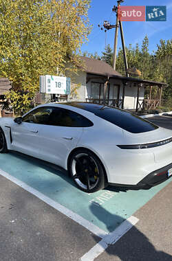 Седан Porsche Taycan 2020 в 