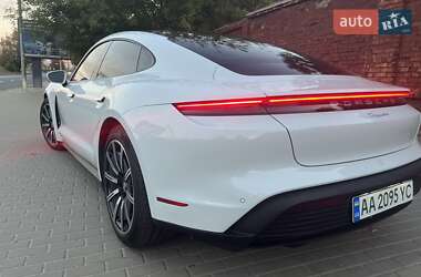 Седан Porsche Taycan 2021 в 