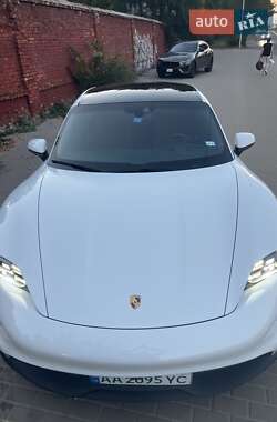 Седан Porsche Taycan 2021 в 