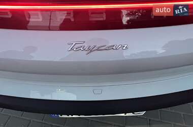 Седан Porsche Taycan 2021 в 