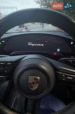 Седан Porsche Taycan 2021 в 