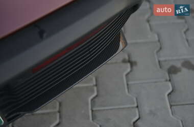 Седан Porsche Taycan 2021 в 