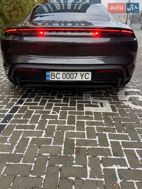 Седан Porsche Taycan 2020 в Львове