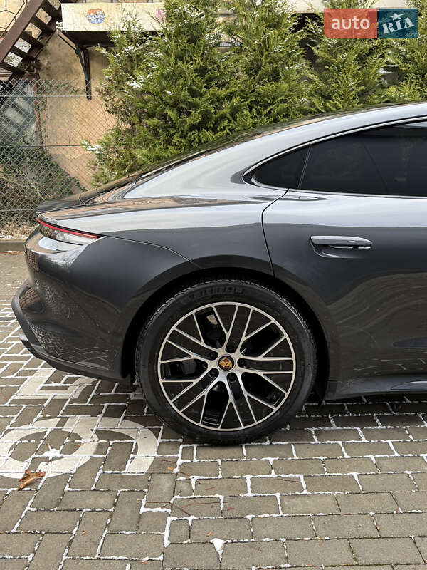 Седан Porsche Taycan 2020 в Львове