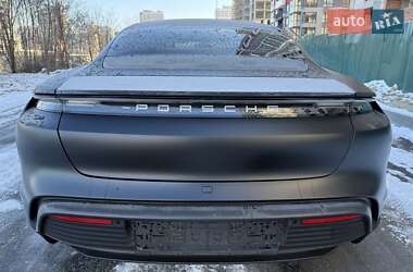 Седан Porsche Taycan 2023 в Киеве