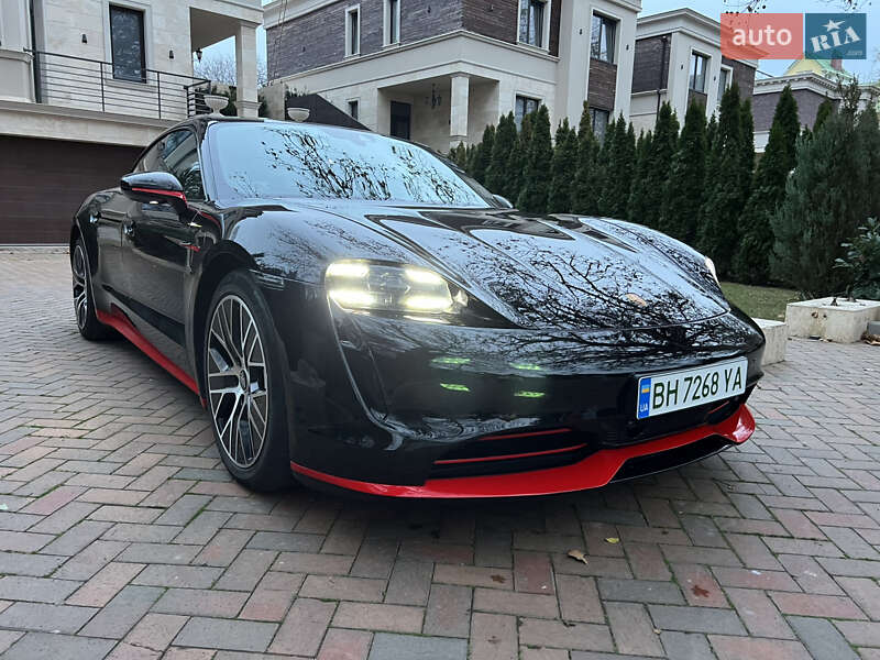 Porsche Taycan 2021