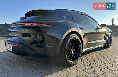 Седан Porsche Taycan 2022 в 
