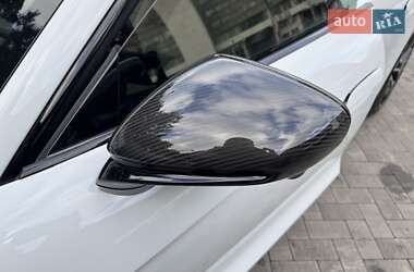 Седан Porsche Taycan 2020 в 
