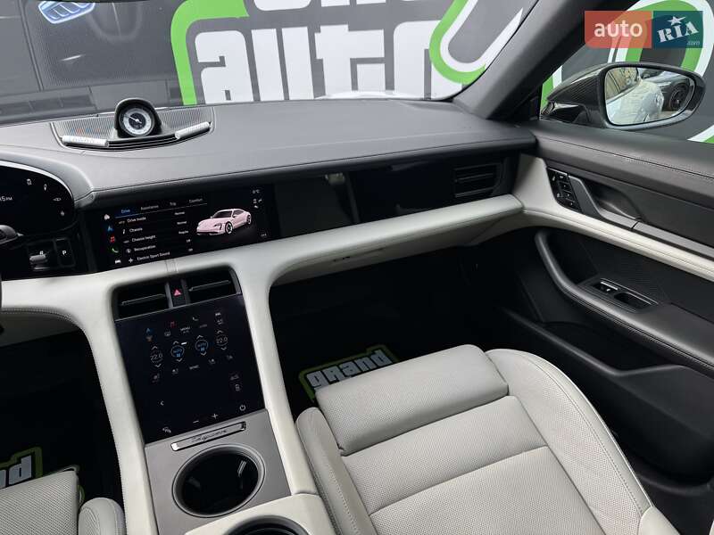 Седан Porsche Taycan 2020 в Киеве