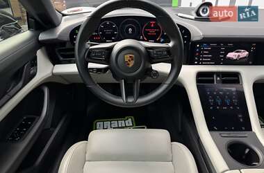 Седан Porsche Taycan 2020 в 
