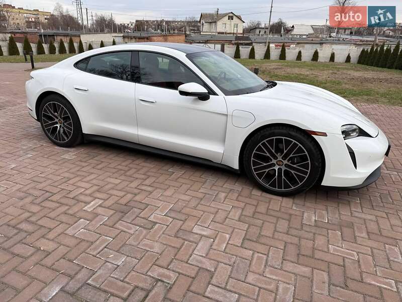 Седан Porsche Taycan 2021 в Києві