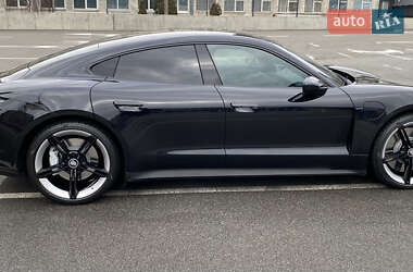 Седан Porsche Taycan 2021 в 