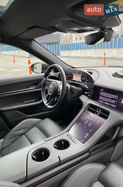 Седан Porsche Taycan 2021 в 