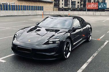 Седан Porsche Taycan 2021 в 