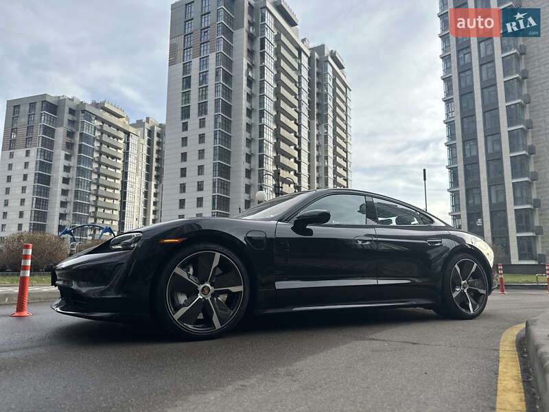 Седан Porsche Taycan 2021 в Киеве