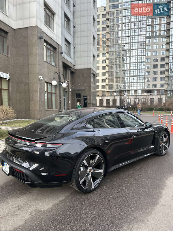 Седан Porsche Taycan 2021 в Киеве