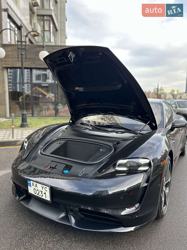 Седан Porsche Taycan 2021 в Киеве