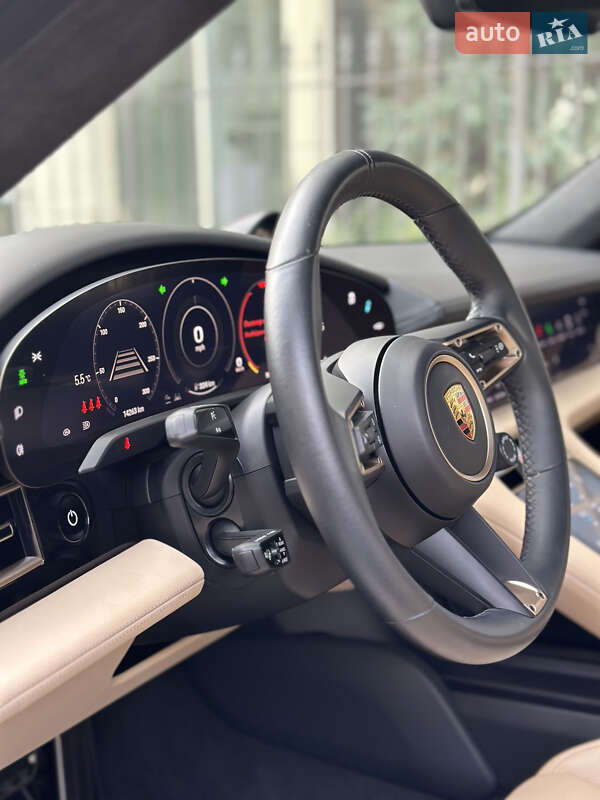 Седан Porsche Taycan 2021 в Киеве