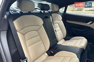 Седан Porsche Taycan 2021 в 