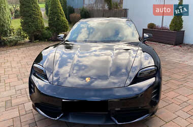 Седан Porsche Taycan 2021 в 