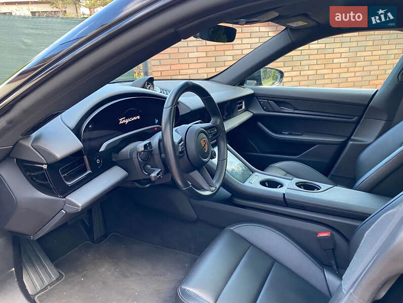 Седан Porsche Taycan 2021 в Львове