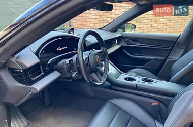 Седан Porsche Taycan 2021 в 