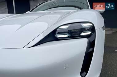 Седан Porsche Taycan 2020 в Києві