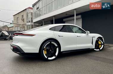 Седан Porsche Taycan 2020 в Києві