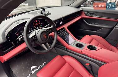 Седан Porsche Taycan 2022 в 