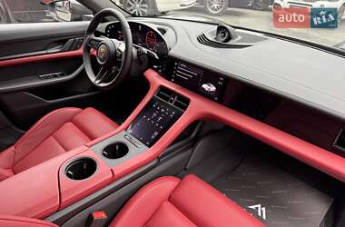 Седан Porsche Taycan 2022 в 